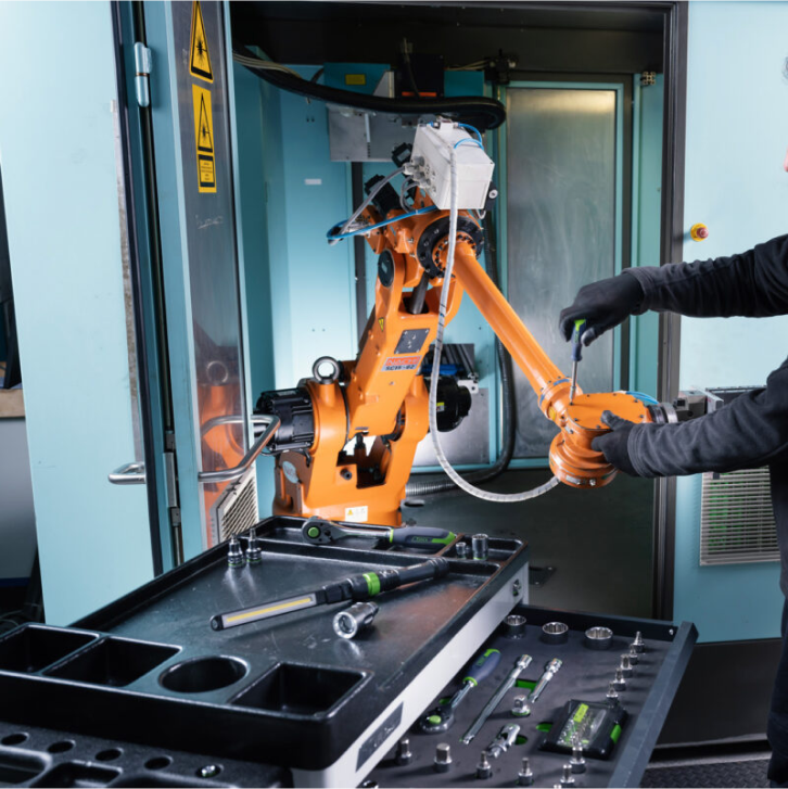 Reparatur eines Roboterarms Reparatur eines Roboterarms